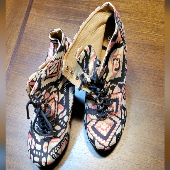 Urban Planet Lace Up Bootie Wedge Heels NWOT - Picture 1 of 4